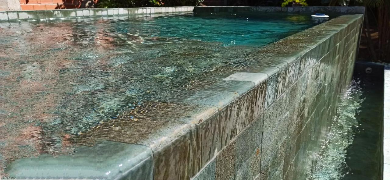 Haleiwa Chales E Suites - A Guest House Do Prumirim ウバトゥバ エクステリア 写真