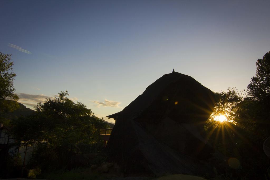 Haleiwa Chales E Suites - A Guest House Do Prumirim ウバトゥバ エクステリア 写真